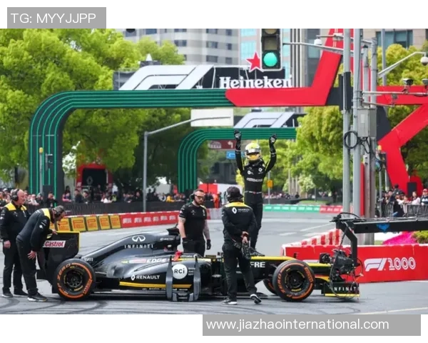 上海篮球队的奋斗历程与冠军赛背后的故事揭秘